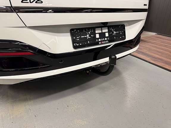 Kia EV6 4 of 5