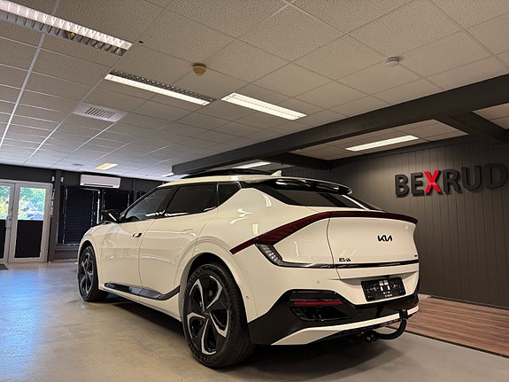Kia EV6 3 of 5