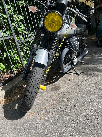 Moto Guzzi V7 III Rough 2 of 5