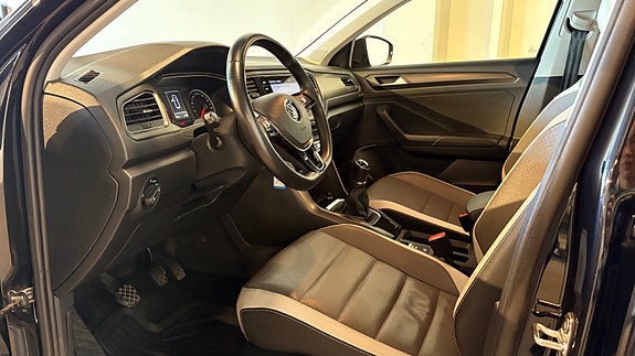 Volkswagen T-Roc 9 of 30