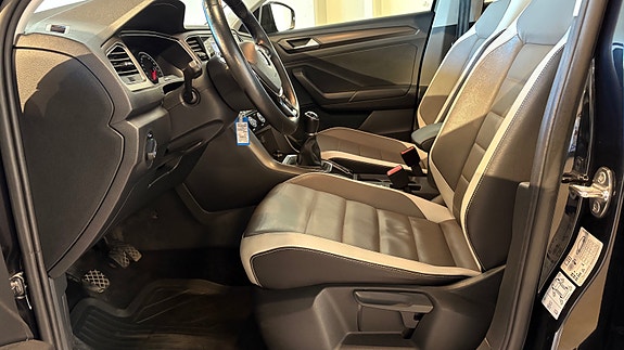 Volkswagen T-Roc 7 of 30