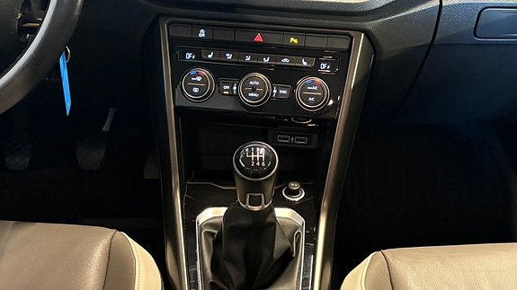 Volkswagen T-Roc 19 of 30