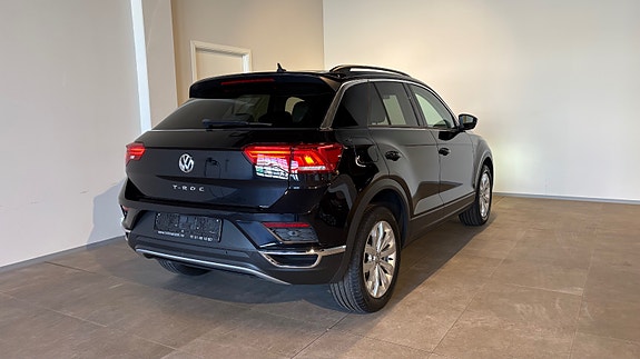 Volkswagen T-Roc 27 of 30