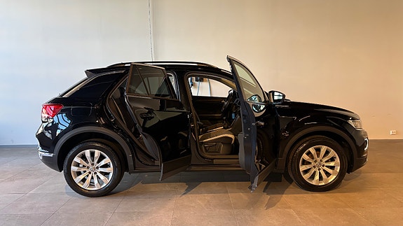 Volkswagen T-Roc 11 of 30
