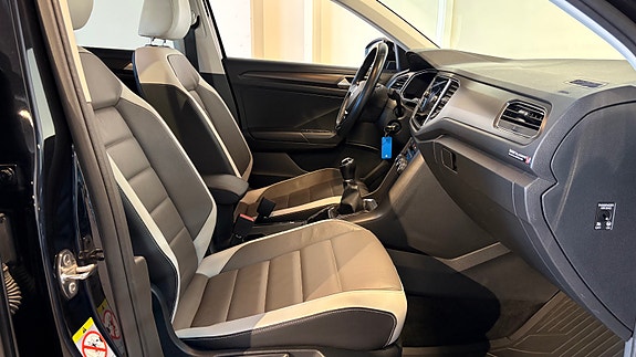 Volkswagen T-Roc 12 of 30