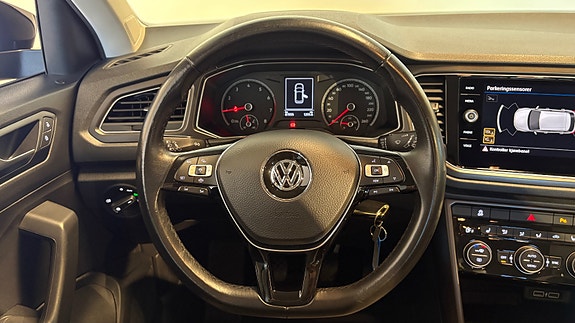 Volkswagen T-Roc 15 of 30