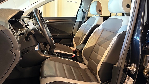 Volkswagen T-Roc 8 of 30