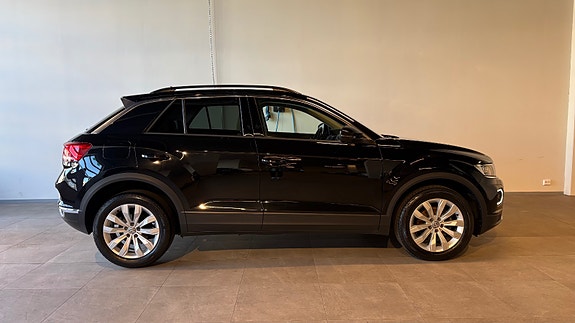 Volkswagen T-Roc 10 of 30
