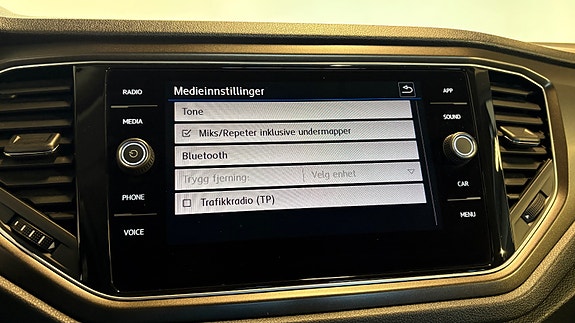 Volkswagen T-Roc 24 of 30
