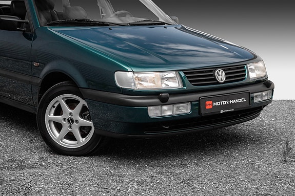 Volkswagen Passat 2 of 5