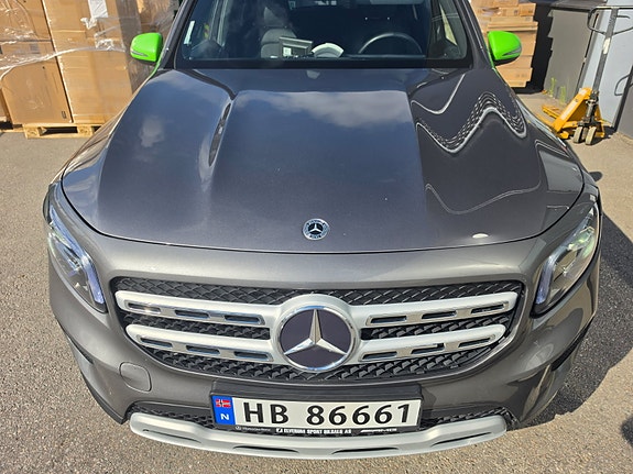 Mercedes-Benz GLB200 d 2 of 5