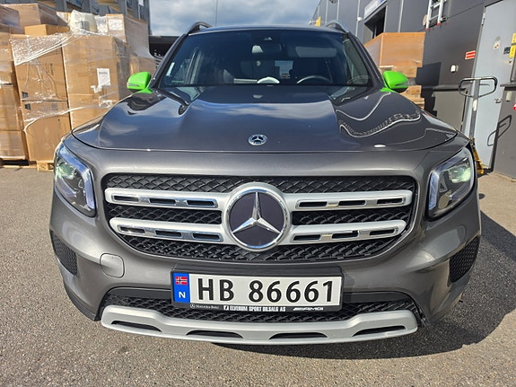 Mercedes-Benz GLB200 d 3 of 5