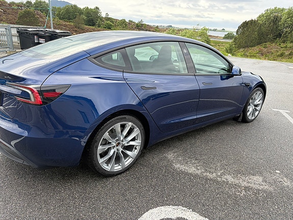 Tesla Model 3 2 of 5