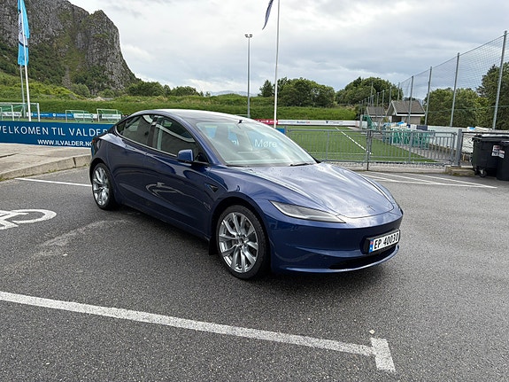 Tesla Model 3 3 of 5