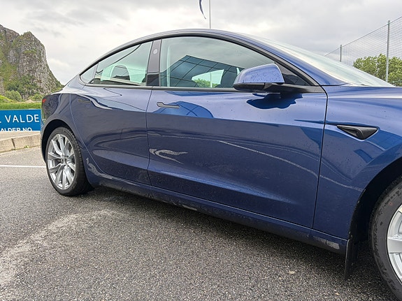 Tesla Model 3 4 of 5