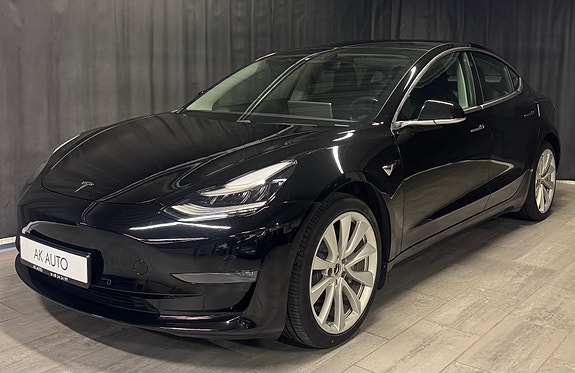 Tesla Model 3 4 of 5