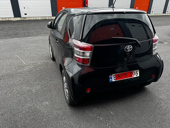 Toyota IQ 4 of 5