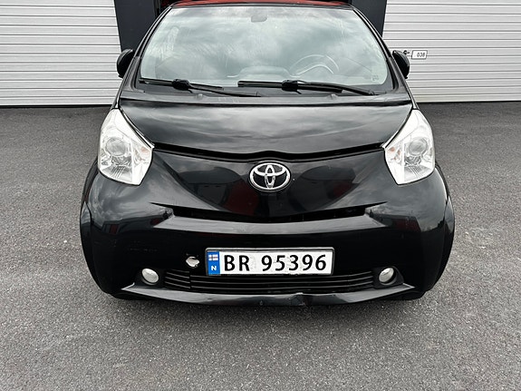 Toyota IQ 2 of 5