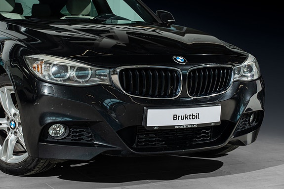 BMW 320i 2 of 5