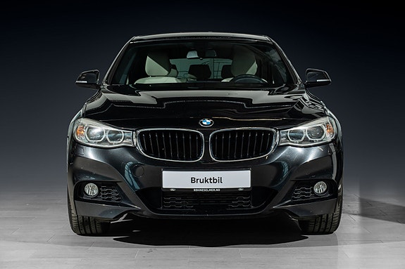 BMW 320i 3 of 5