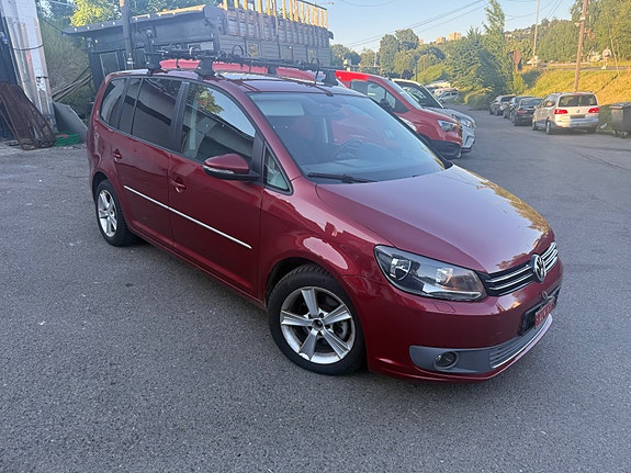 Volkswagen Touran 2 of 5
