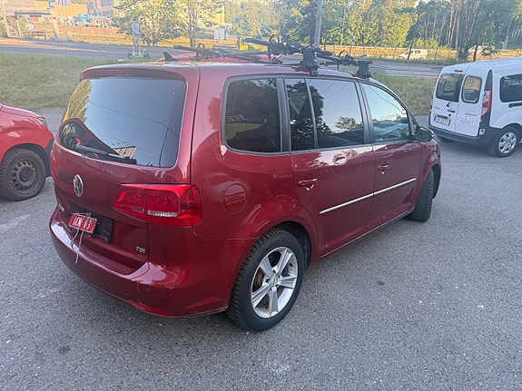 Volkswagen Touran 3 of 5