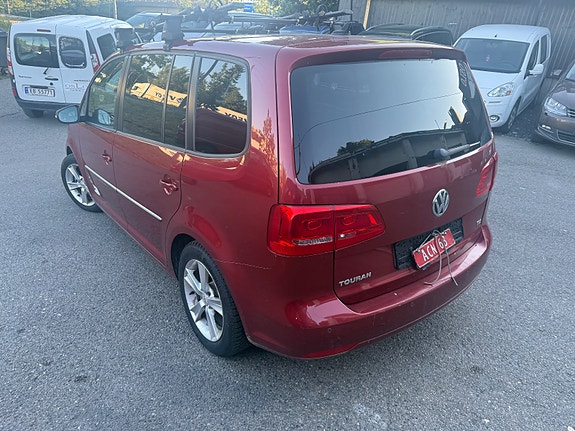 Volkswagen Touran 4 of 5