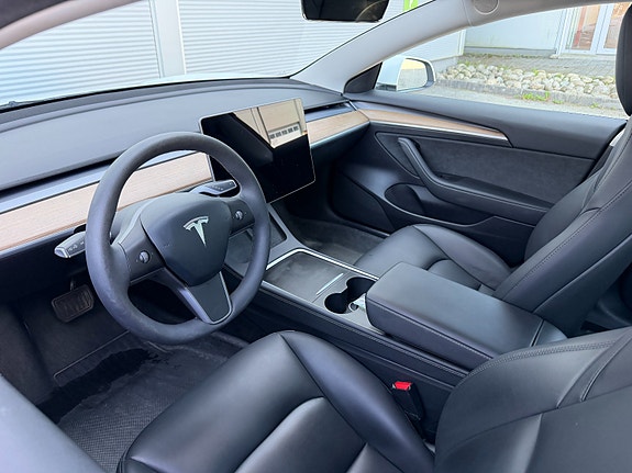 Tesla Model 3 5 of 5