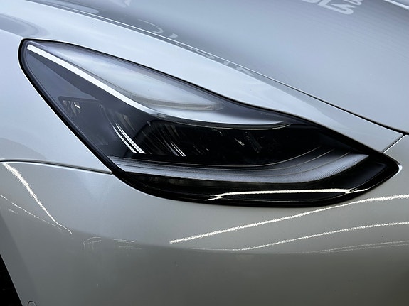 Tesla Model 3 3 of 5