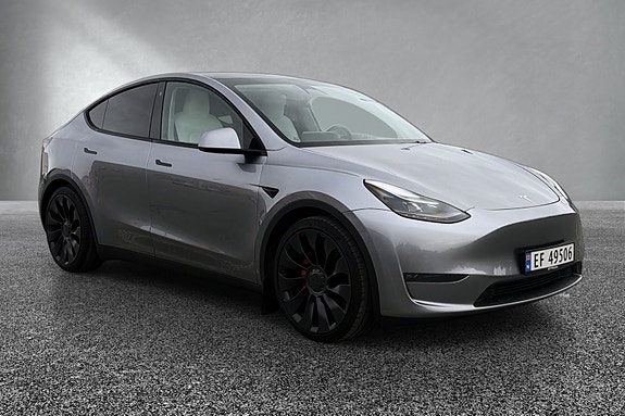 Tesla Model Y 3 of 5