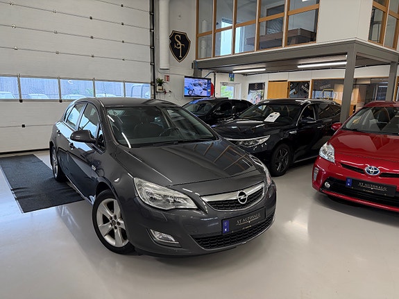 Opel Astra 2 of 5