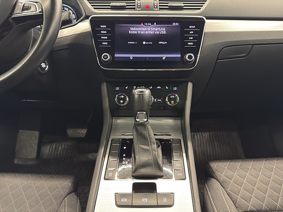 Skoda Superb 14 of 30