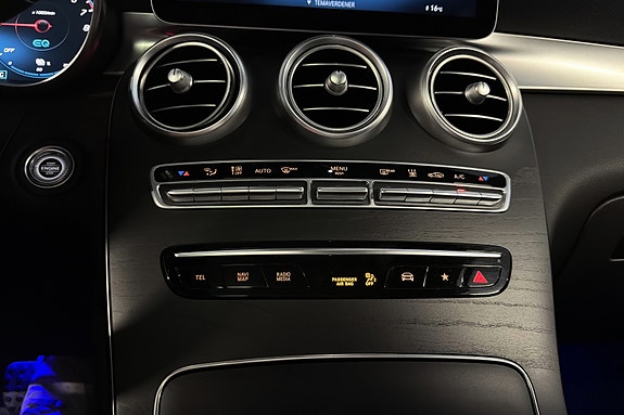 Mercedes-Benz GLC300 e 23 of 30