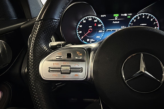 Mercedes-Benz GLC300 e 17 of 30