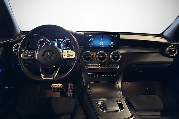 Mercedes-Benz GLC300 e 13 of 30