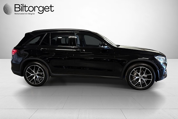 Mercedes-Benz GLC300 e 4 of 5