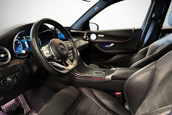 Mercedes-Benz GLC300 e 11 of 30