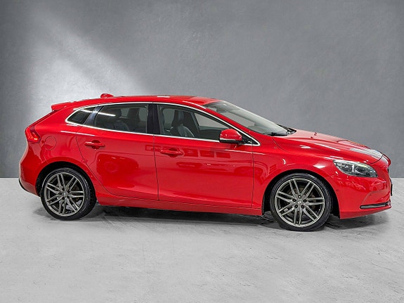 Volvo V40 2 of 5