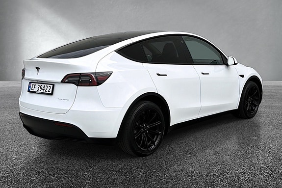 Tesla Model Y 5 of 5