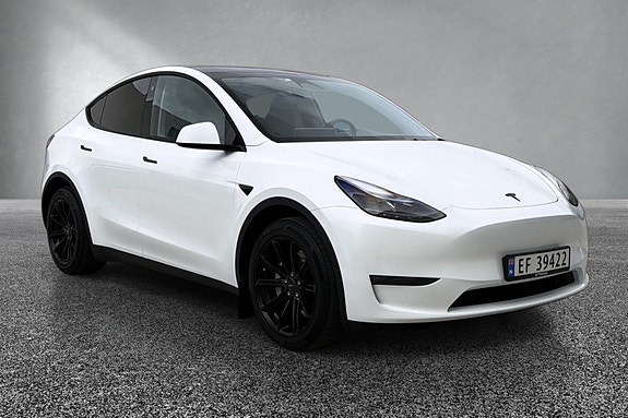 Tesla Model Y 3 of 5