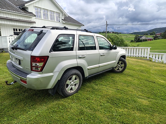 Jeep Grand Cherokee 4 of 5