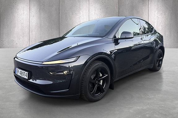 Tesla Model Y 3 of 5