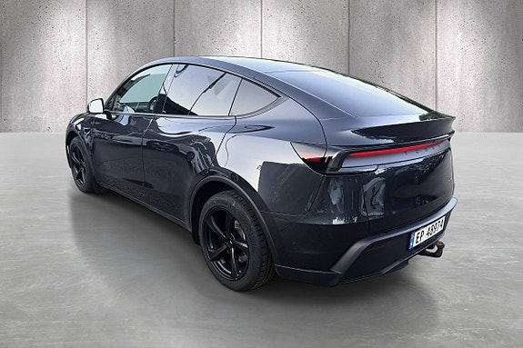 Tesla Model Y 5 of 5