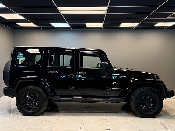 Jeep Wrangler 4 of 5