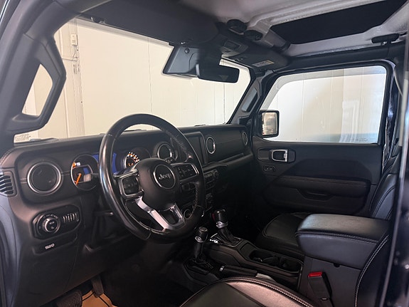 Jeep Gladiator 14 of 27