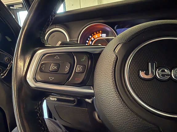 Jeep Gladiator 16 of 27
