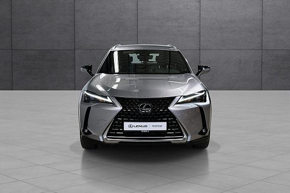 Lexus UX300e 2 of 5