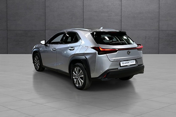 Lexus UX300e 7 of 20