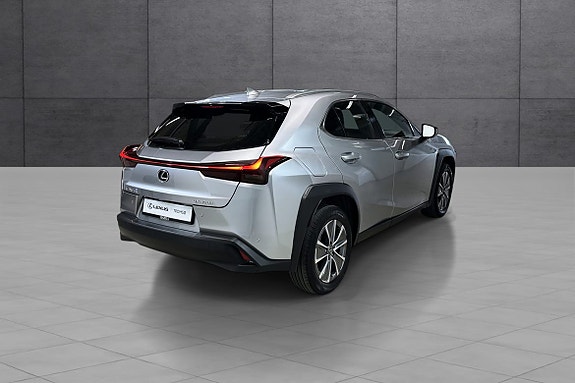 Lexus UX300e 10 of 20