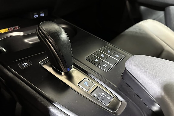 Lexus UX300e 20 of 20
